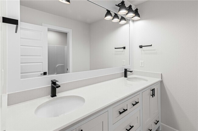 Building Photo - 701 Bronco St