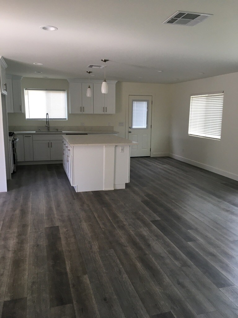 Building Photo - 23719 Sylvan St