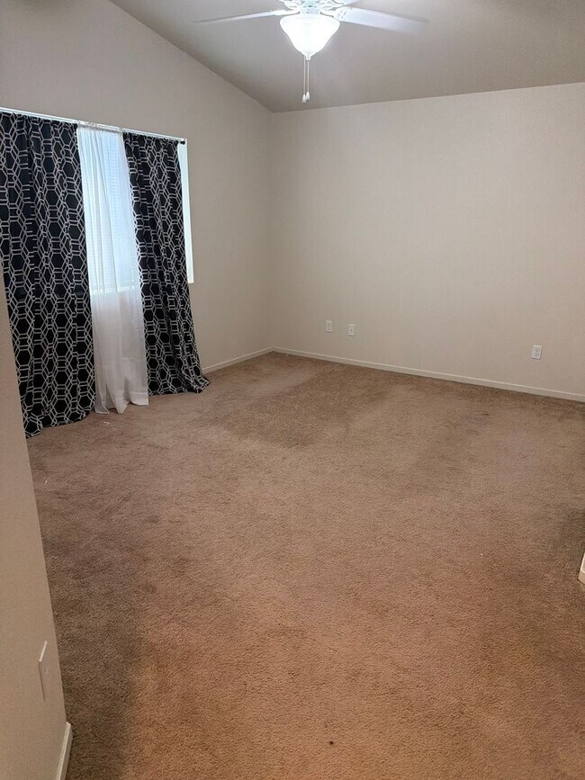 Building Photo - BEAUTIFUL SINGLE STORY HOME ON CORNER LOT