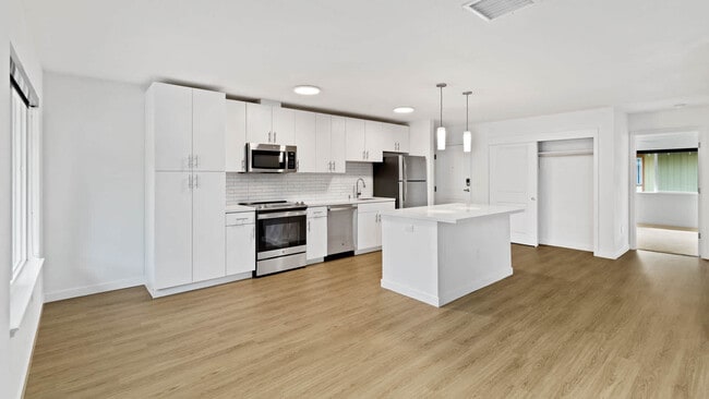 Kitchen with Stainless Steel Appliances - Lorien Ivy
