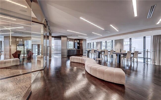 Building Photo - 2322 N Akard St