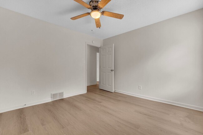 Building Photo - 6503 Evergreen Dr