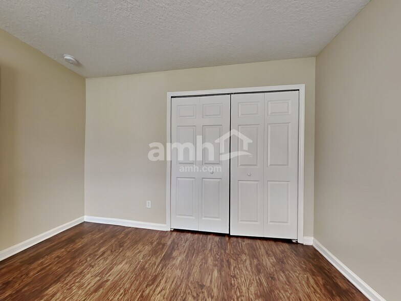 Building Photo - 9146 Prosperity Lake Dr