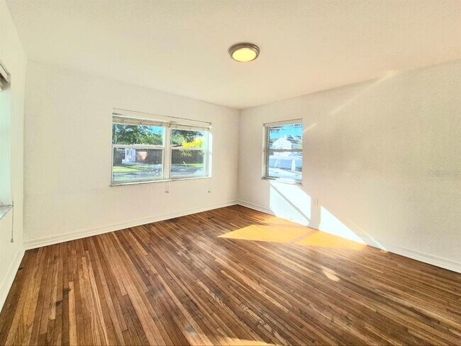 Building Photo - 2617 W Watrous Ave