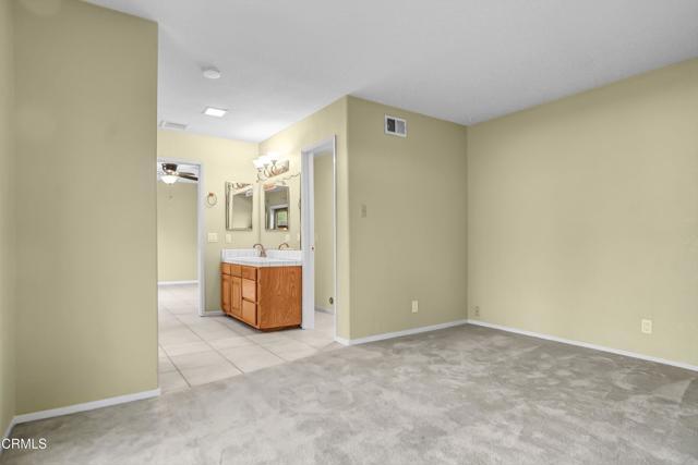 Building Photo - 1307 S Petit Ave