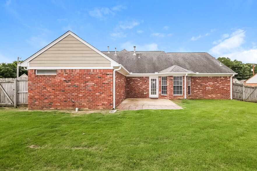 Building Photo - 13268 Sandbourne S