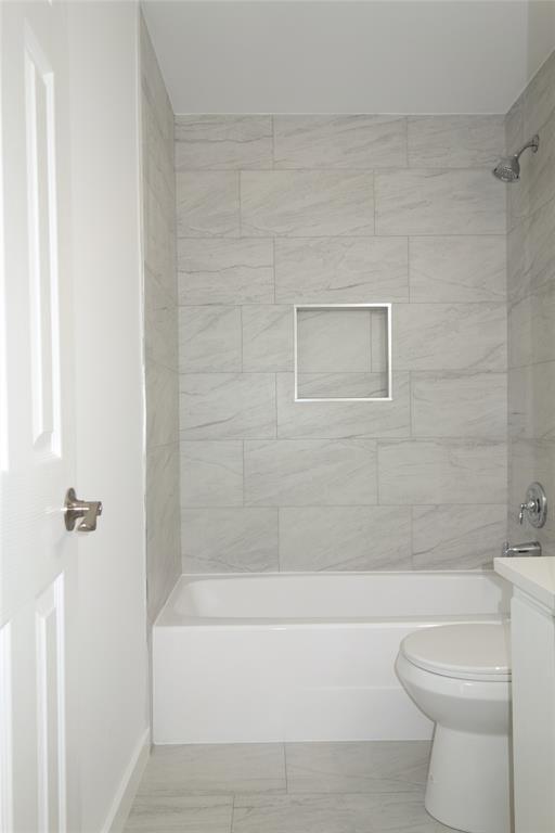 Building Photo - 1106 August Dr