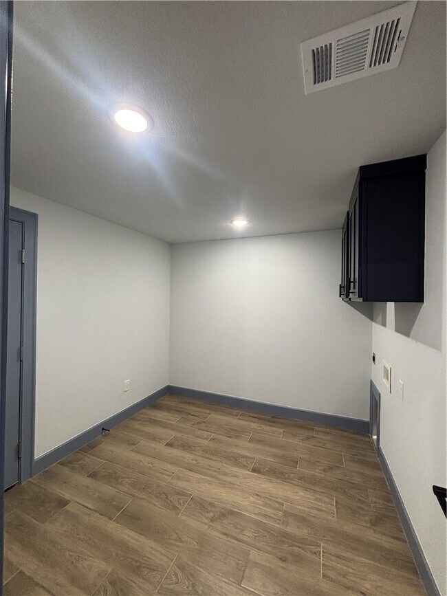 Building Photo - 3200 SW Lovely Ln