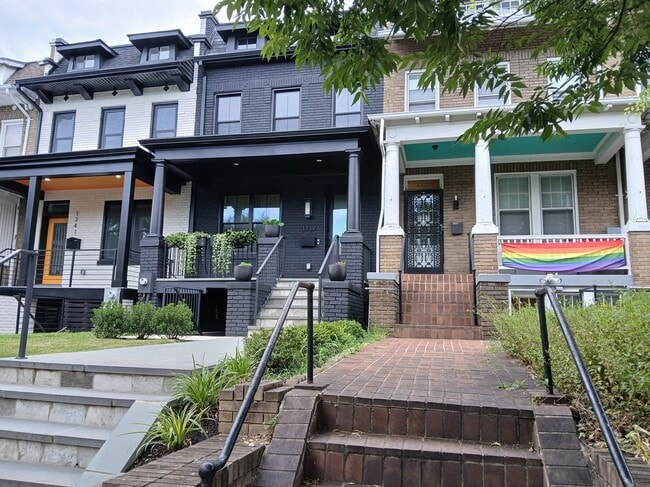 Building Photo - 1337 Quincy St NW