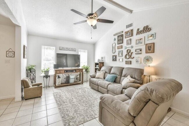 Building Photo - 606 Pine Bough Ln