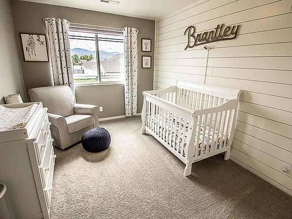 Building Photo - Beautiful 4BR, 2.5BTH, 3-Story Home in Post Falls