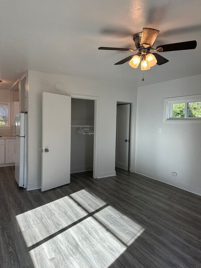 Building Photo - Chestnut-1918/1920