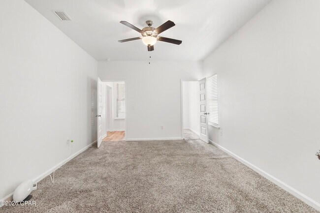 Building Photo - 413 Raven Ln