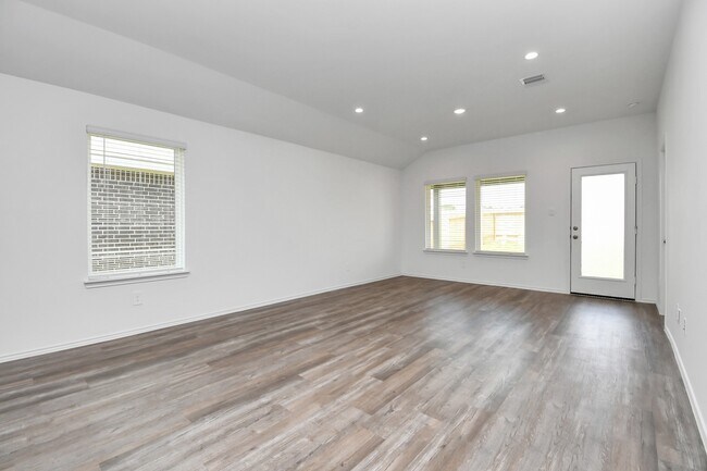 Building Photo - 24430 Elmwood Falls Dr