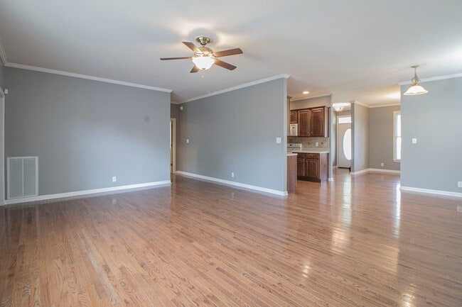 Building Photo - 702 Mt Vernon Dr