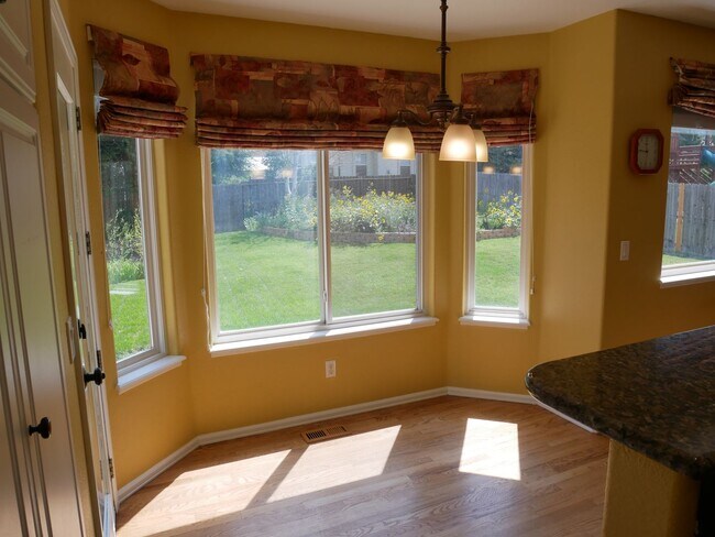 Building Photo - 4 Bedroom, 3.5 Bathroom Home with A/C! - A...