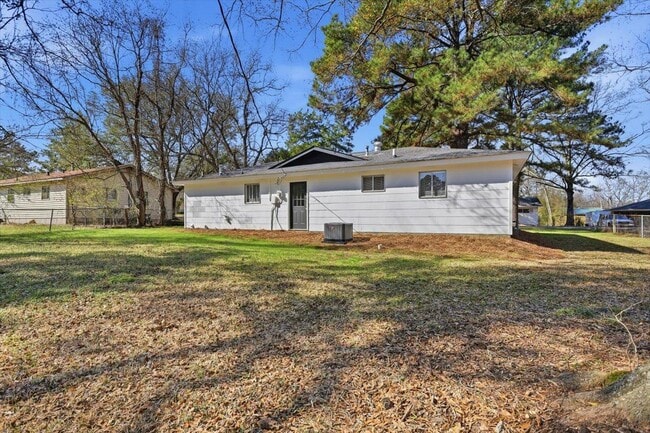 Building Photo - 126 Joanie St