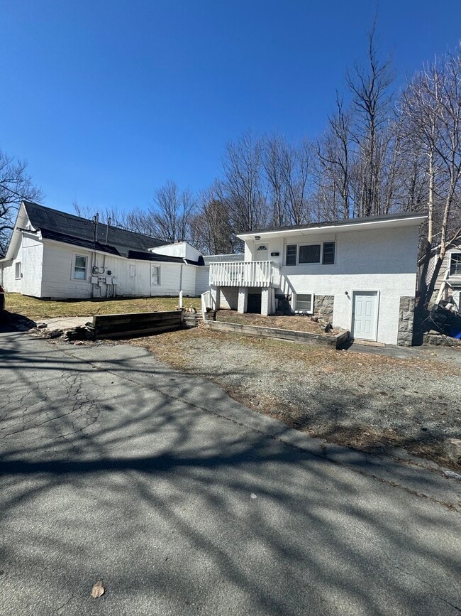 Building Photo - 42 Summit Ave