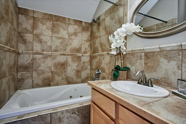 Building Photo - 3220 Vallejo St