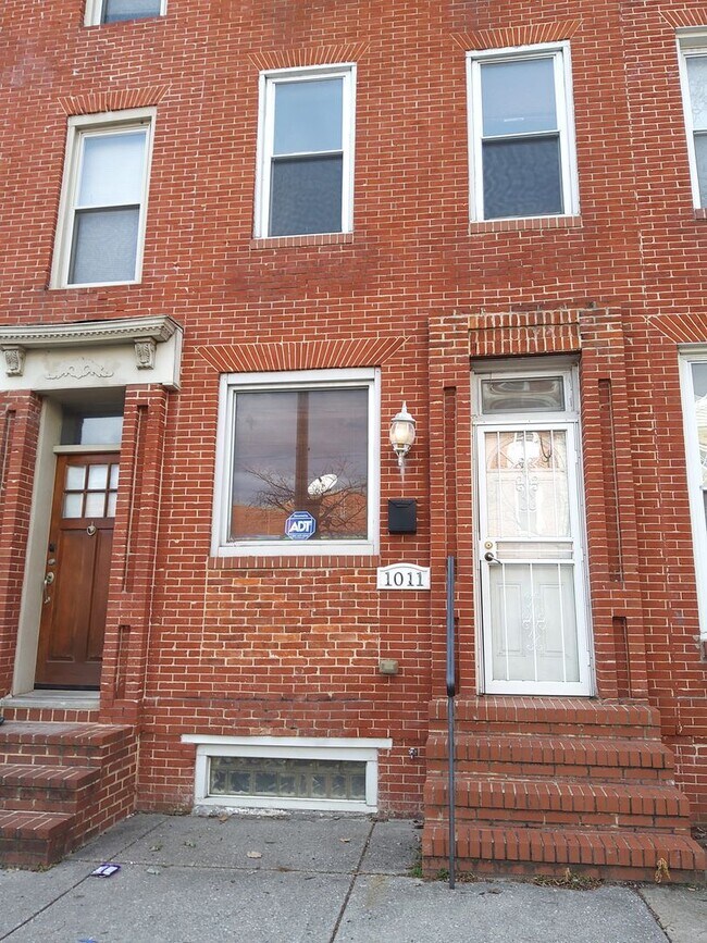 Building Photo - Ready to Move In 2 Bedroom near Ravens Stadium w/ Two Decks!