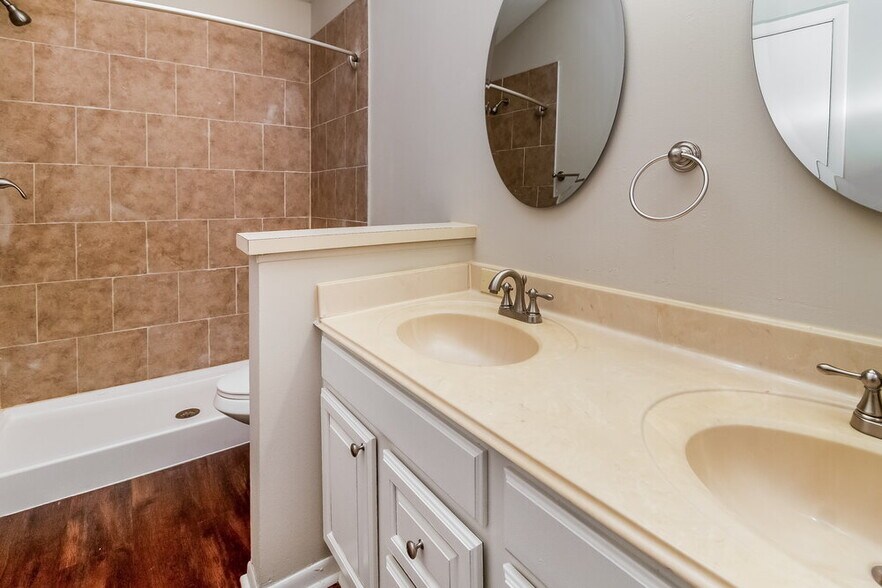 Building Photo - 1240 Crossfield Dr