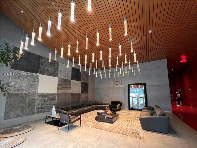 Building Photo - 1100S S Miami Ave