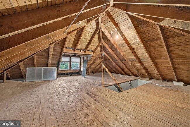 Building Photo - 832 Village Rd