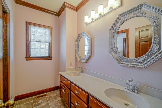 Building Photo - 107 Geers Ct