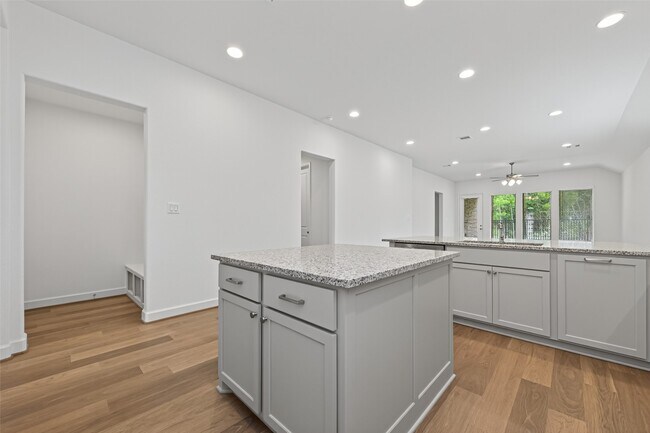 Building Photo - 122 Sierra Strm Ln