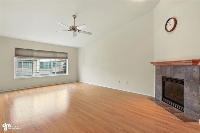 Building Photo - Charming 2BD/2BA Condo!