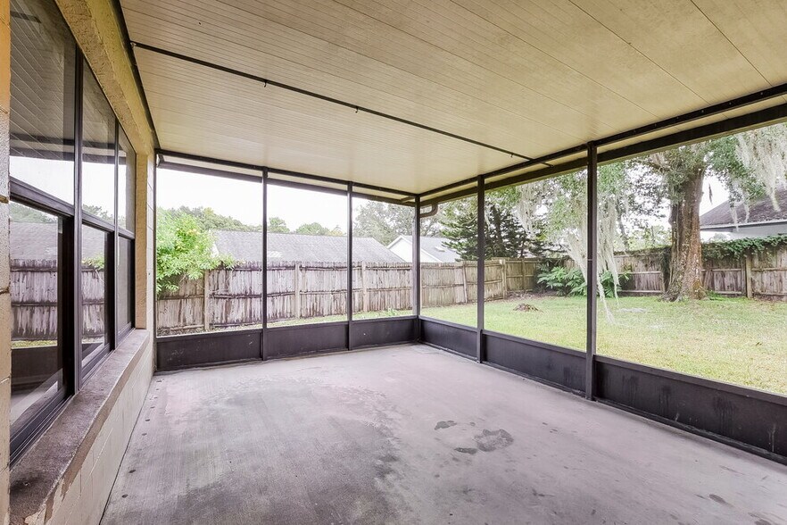 Building Photo - 1063 Alpug Ave