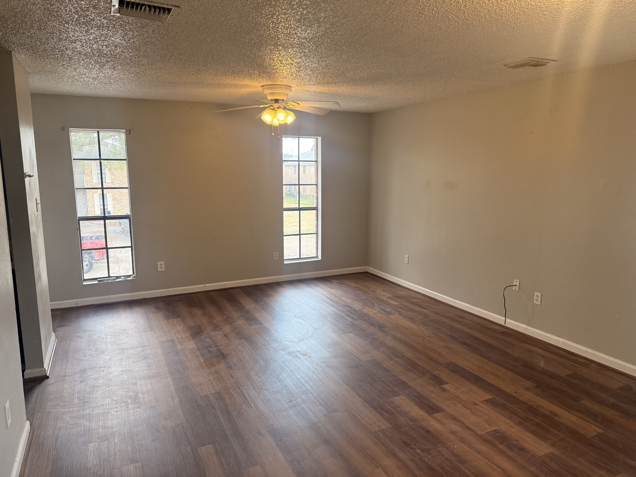 Building Photo - 100 Belgium St