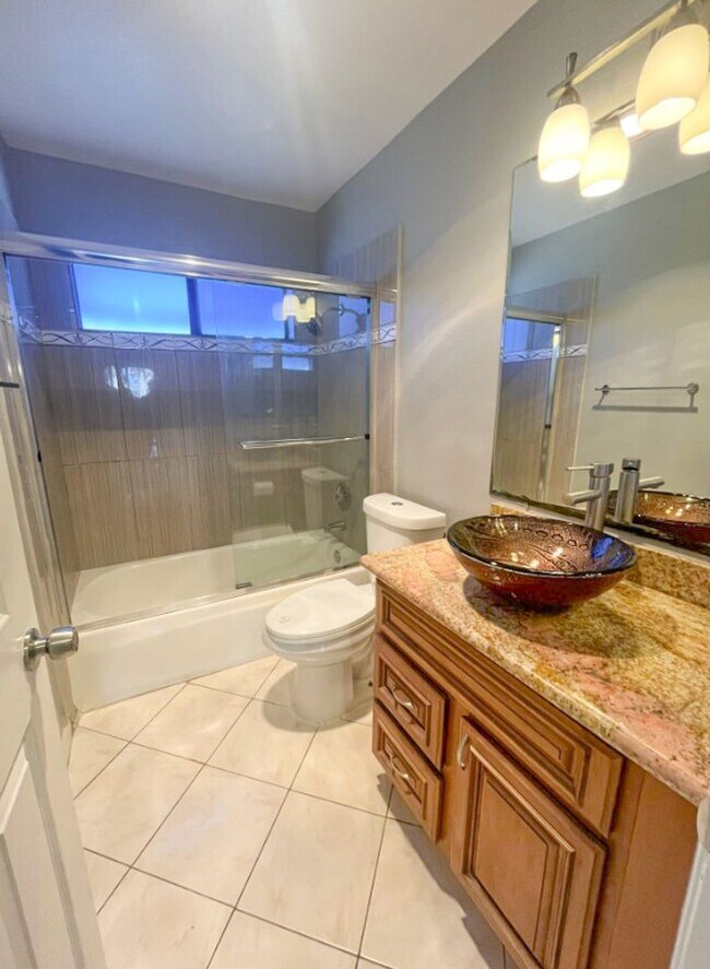 Building Photo - Prime Fremont Living! Updated 2BR Condo Near BART, Central Park & Lake Elizabeth