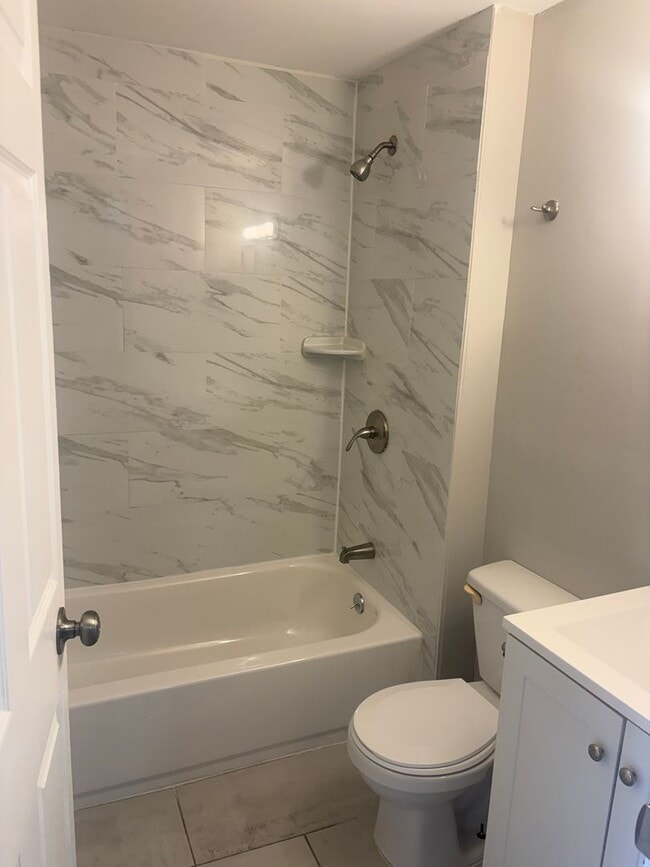 Building Photo - Spacious 3 Bedroom Home Available In East Baltimore