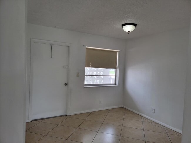 Building Photo - 4310 NW 12th Ct