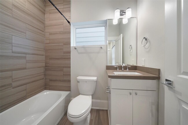 Building Photo - 1268 N Post Oak Rd