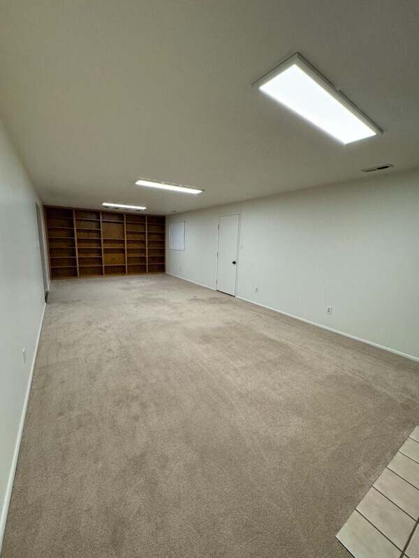 Building Photo - 730 E 660 N