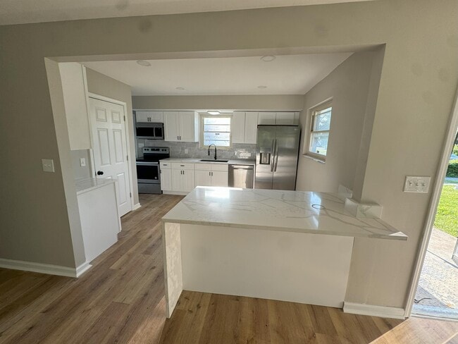 Building Photo - 1154 W 37th St