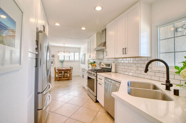Building Photo - 4159 Mt Putman Ave