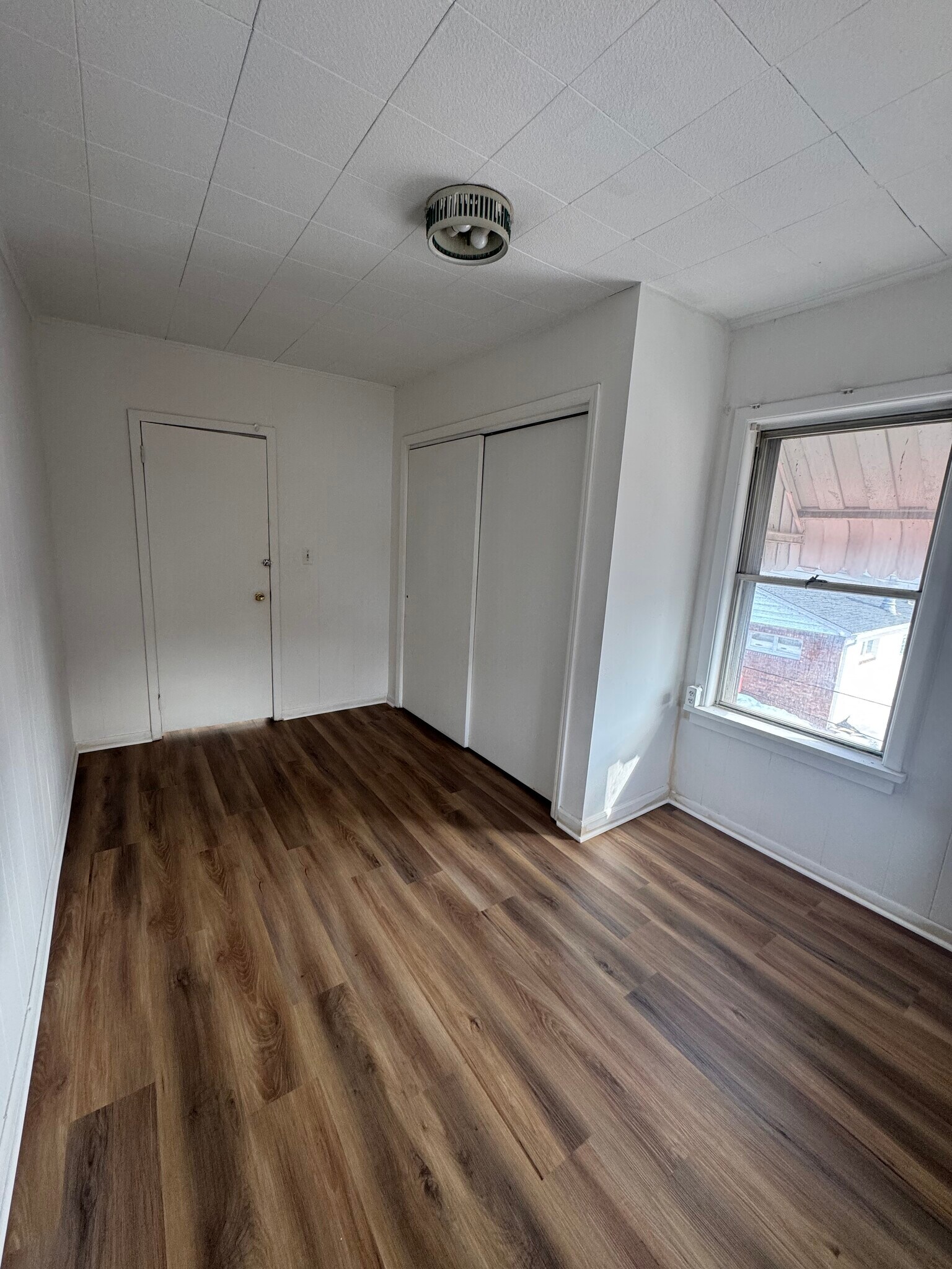 Building Photo - 10 Anderson St