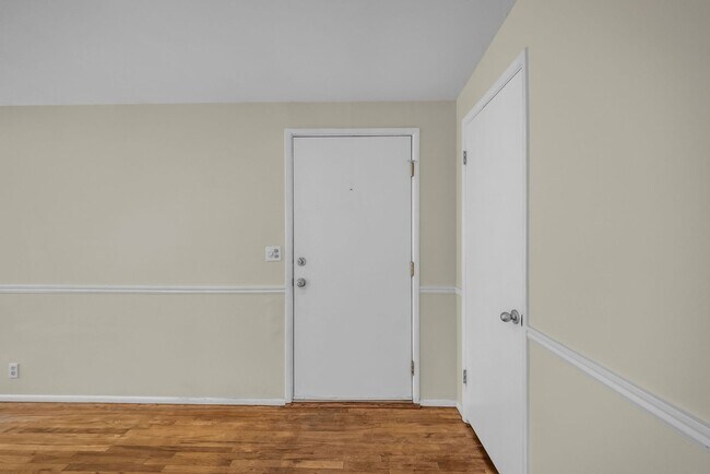 Building Photo - Cottonwood Heights