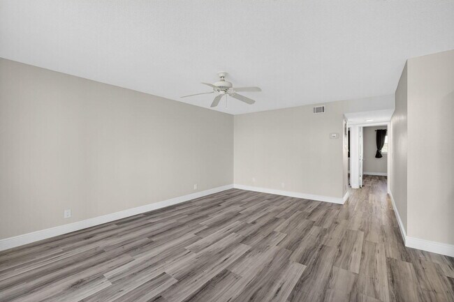 Building Photo - 100 Shore Ct