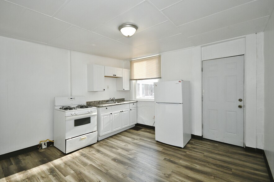 Building Photo - 1156 1/2 South Ave