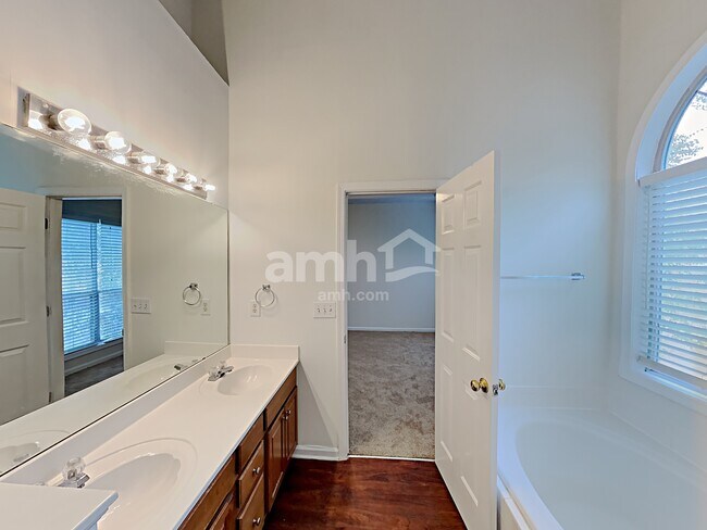 Building Photo - 7142 Big Woods Dr