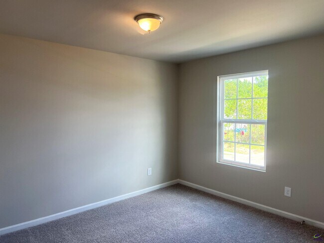 Building Photo - 464 Hawthorn Trail