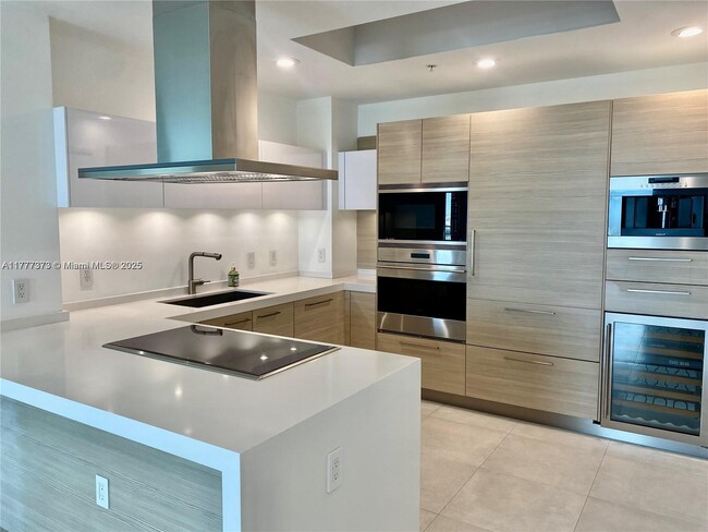 Building Photo - 17301 Biscayne Blvd