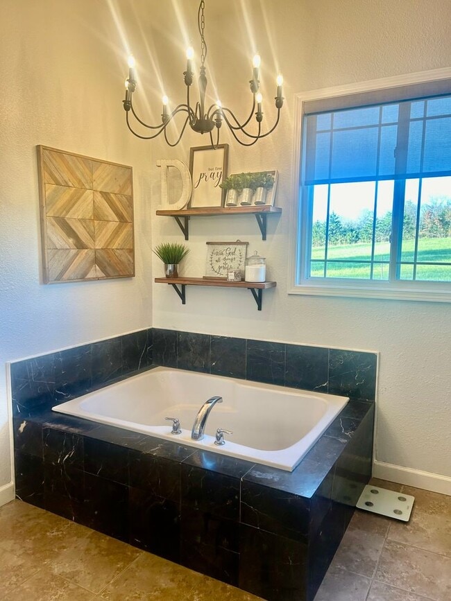 Building Photo - Country Home in Eldon, MO