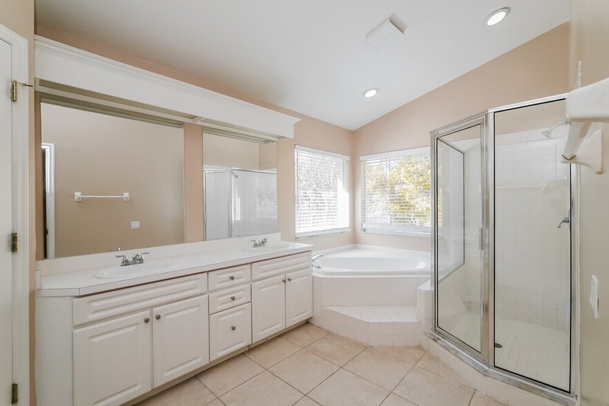 Building Photo - 17724 Long Rdg Rd