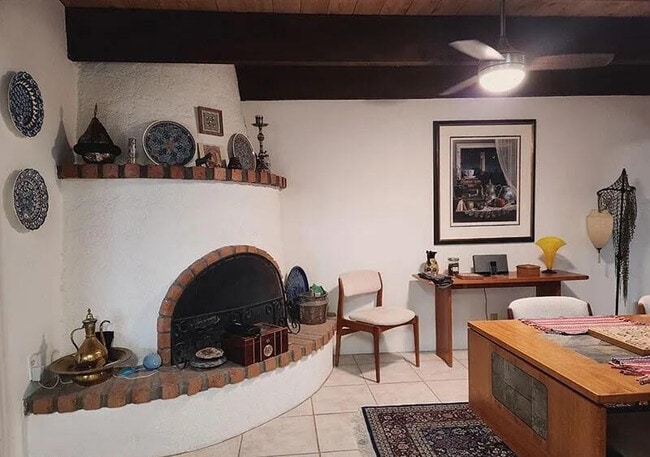 Building Photo - 101 W Calle Montana Jack