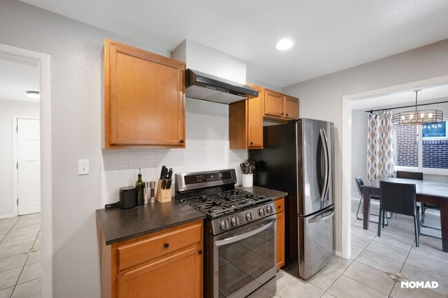 Building Photo - Spacious 4BR House in South Denver